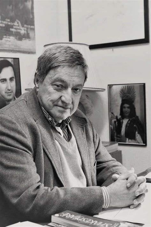 Carlos Avilez as Self