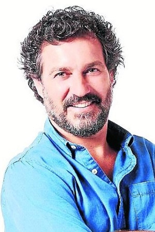 Marc Cartes as Manuel