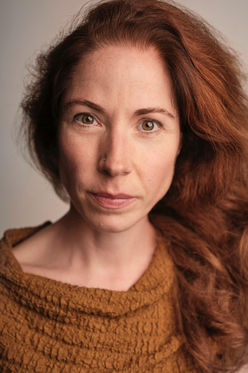 Victoria Pym as Lian (Mother)