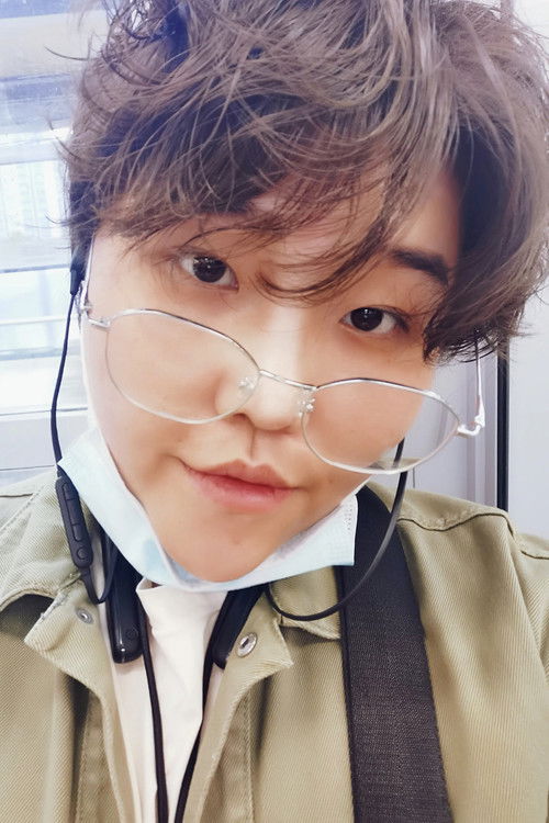 Li Haorui as Xu Mo (voice)