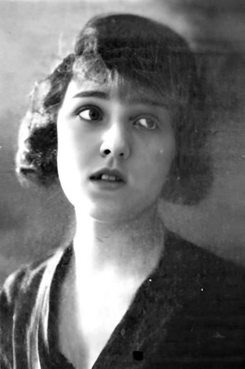 Nina Byron as Ruth Piggins