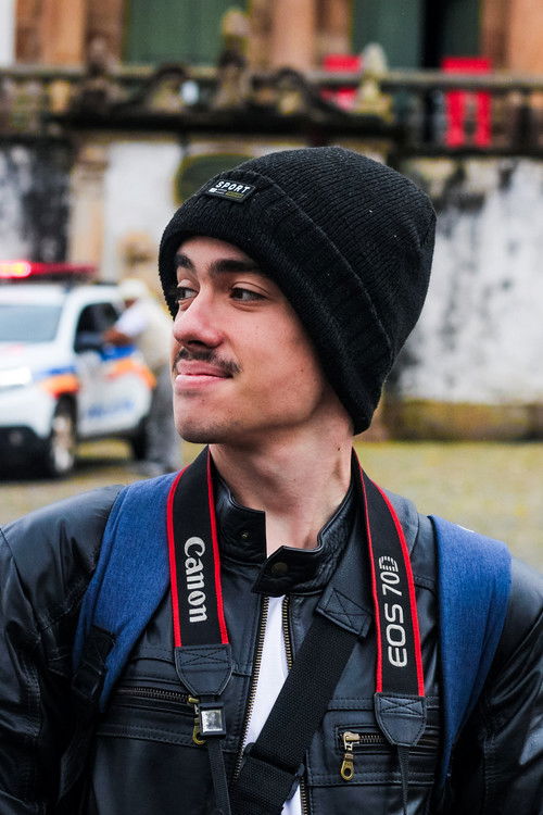 Pedro Machado as Carl