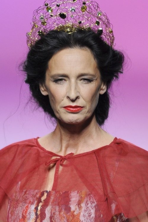 Paola Dominguín as Helen Preston