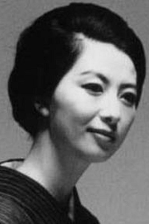 Akiko Koyama as Emi Hosaka