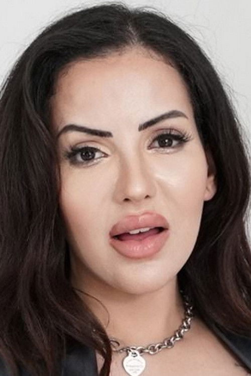 Vivienne Wynter as (as Aria Rae)