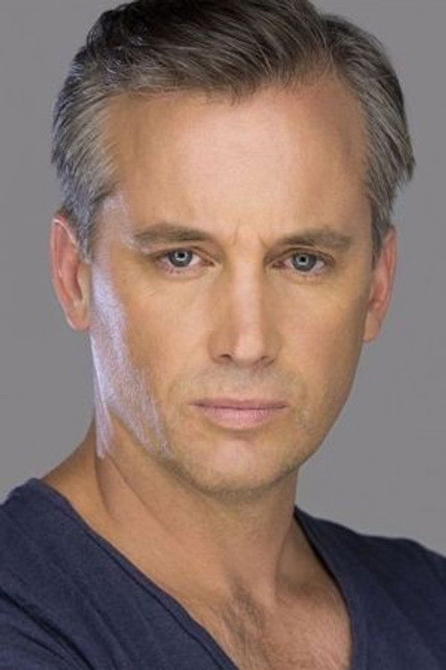 Ian Stenlake as Mike 'CO' Flynn