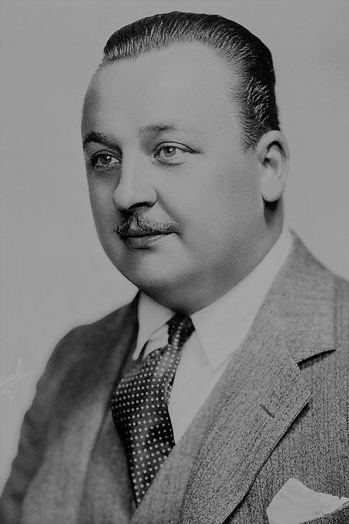 Bert Roach as Man Waiting (uncredited)