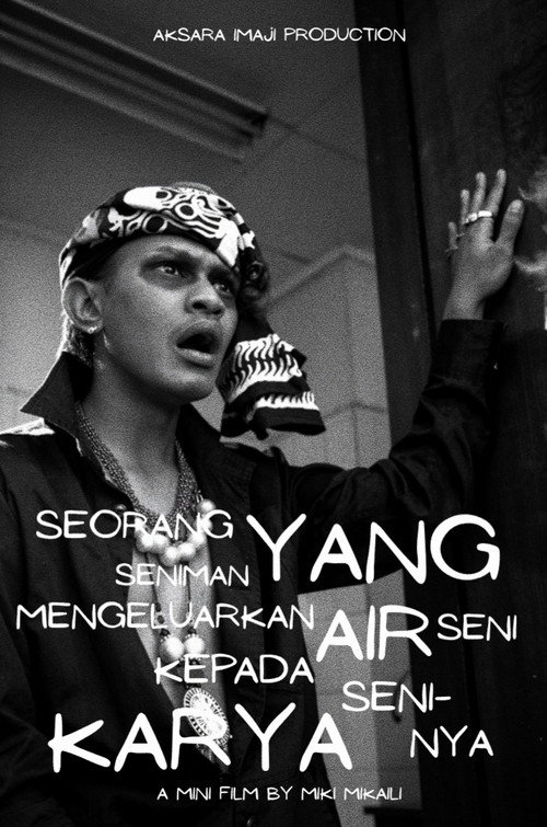 Seorang Seniman yang Mengeluarkan Air Seni Kepada Karya Seni-nya