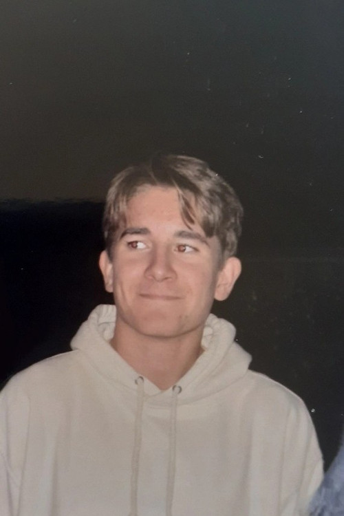 Eliott Sciou as Figurant 4