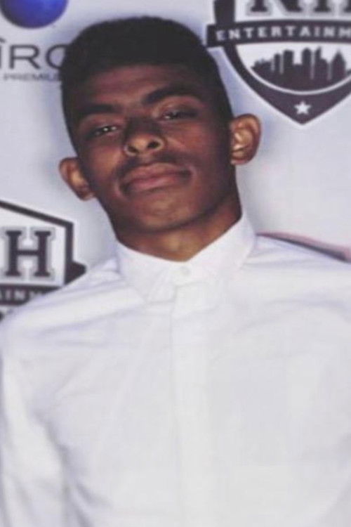 Yanis Chekki as Théo