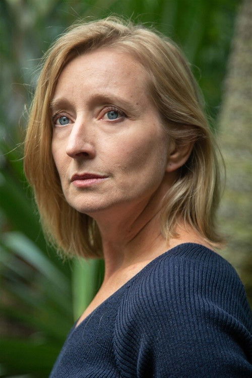 Carinne Koeppel as Oscar Wilde