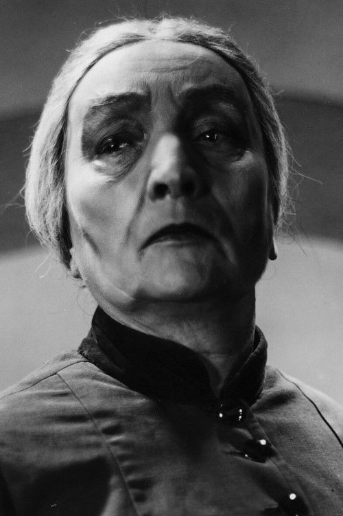 Olga Tainio as Huoltolautakunnan sihteeri