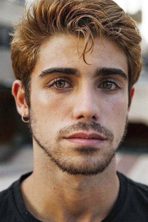 Daniel Cabrera Marchante as Dario