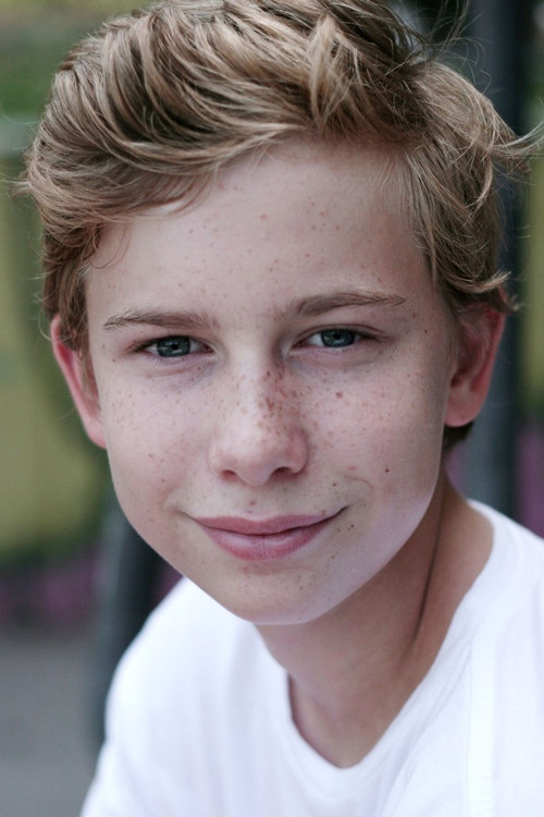 Paul Maximilian Schüller as Tobias