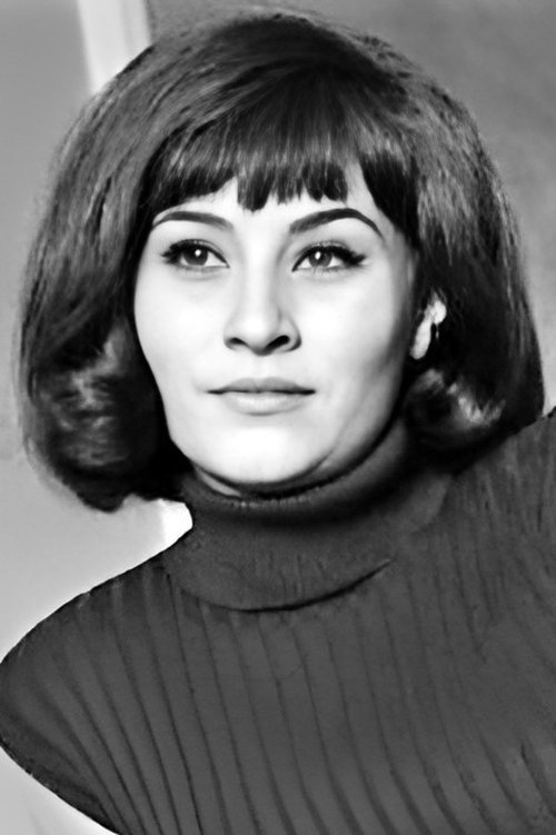 Pilar Clemens as Julia