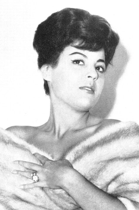 Pina Cornel as Yvette