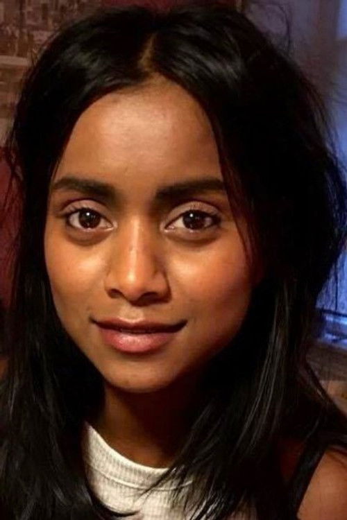 Nanna Komal Hølmkjær as Tjener