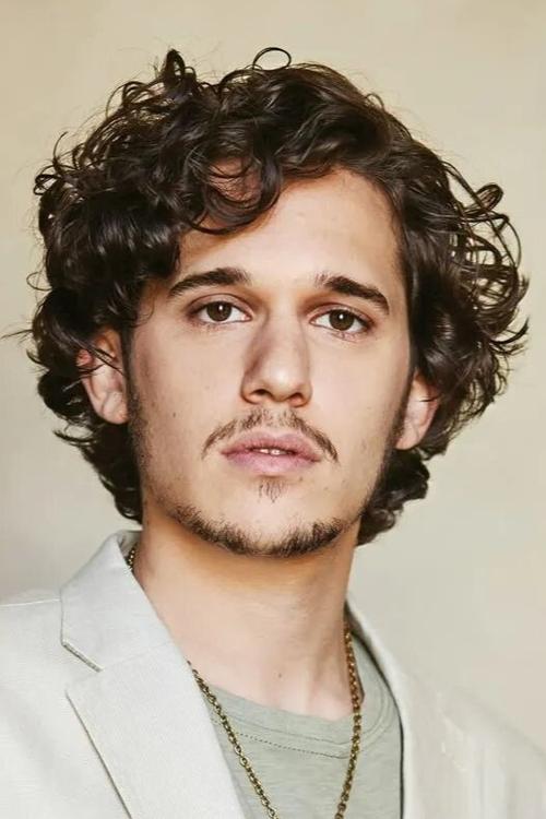 Andy Pruss as Roy Harley