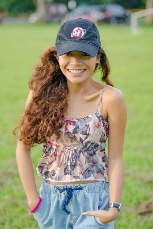 Ji-Ann Lachica as Kapitbahay