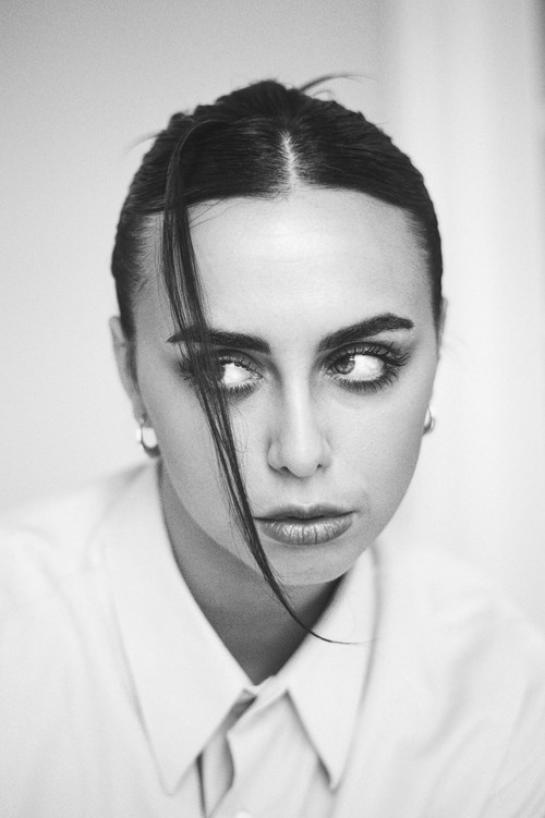 Ophélie Anna as Janette