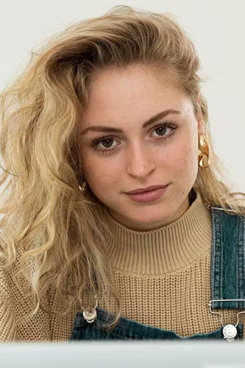 Jasmin Lind Schultz as Danser