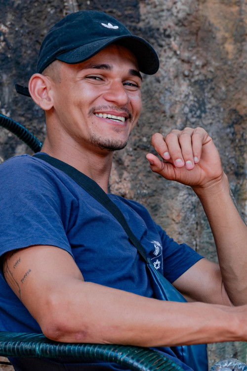 Alex Vicente as CLEITIN