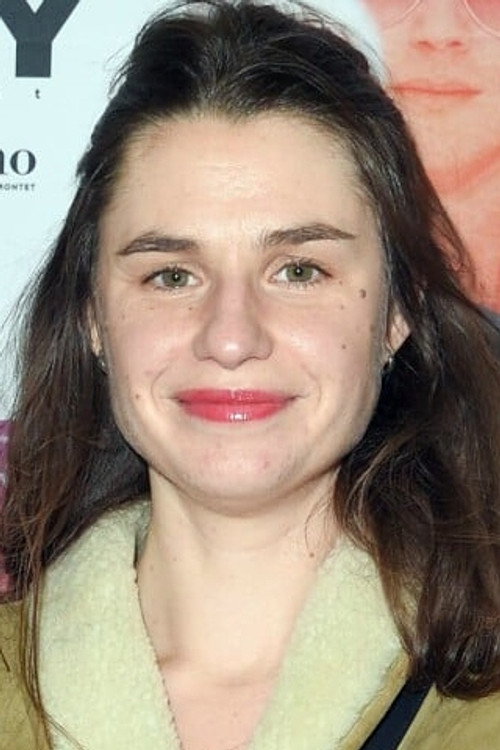 Amandine Cros as La vendeuse de lingerie