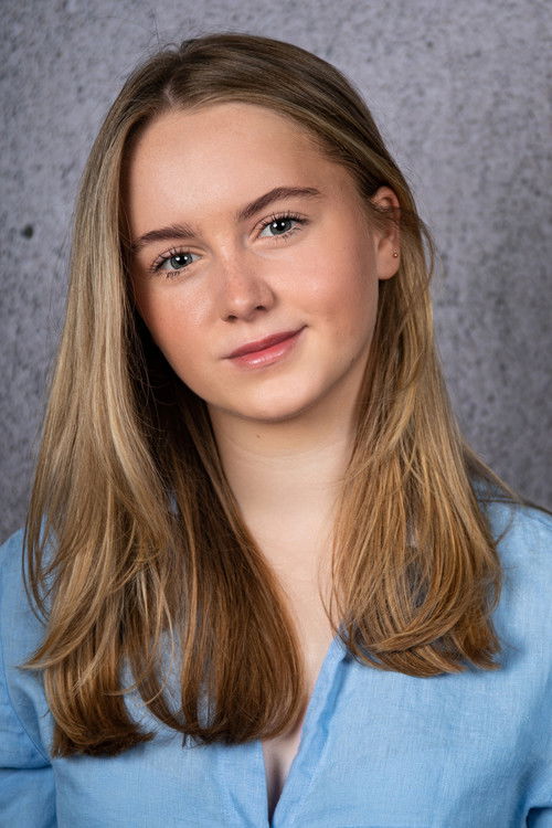 Yasmin Davies as Molly