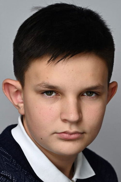 Dmitrii Bashniak as Igor