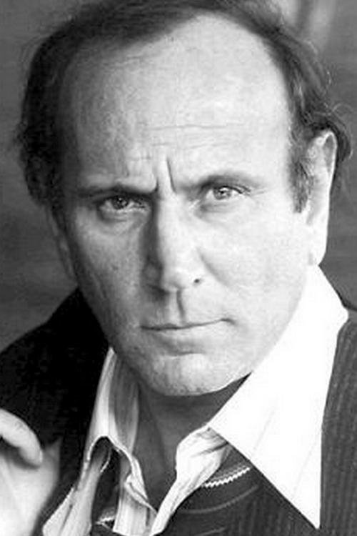 Lino Troisi as Zinoviev