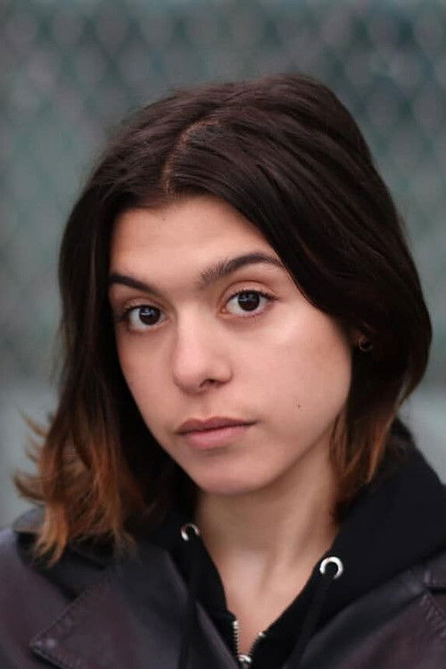 Sara Luna Zoric as Yulia