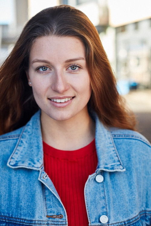 Allie Denison as Hannah Goldberg (Stef's Aunt)