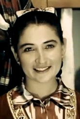 Klara Jalilova as женщина с курицей