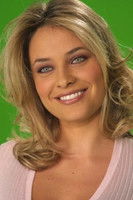 Barbara Matera as Viola