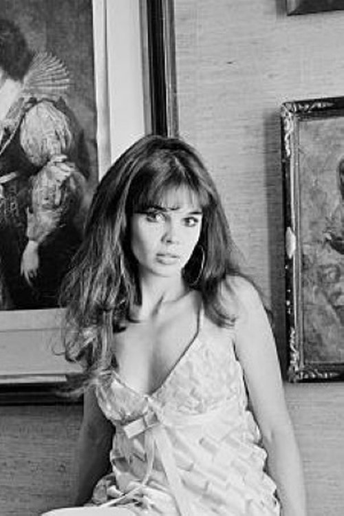 Viviane Ventura as Receptionist