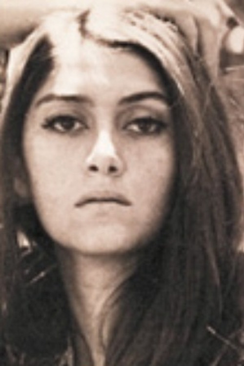 Mequi Herrera as Elena