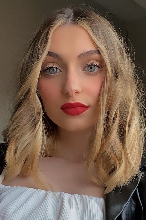 Miriam Martín as Hija de Ricardo