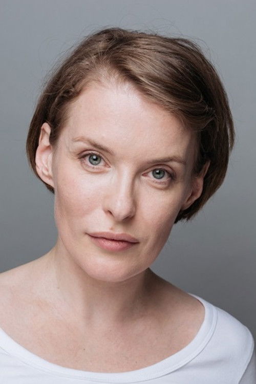 Anna Vartanyan as Алиса