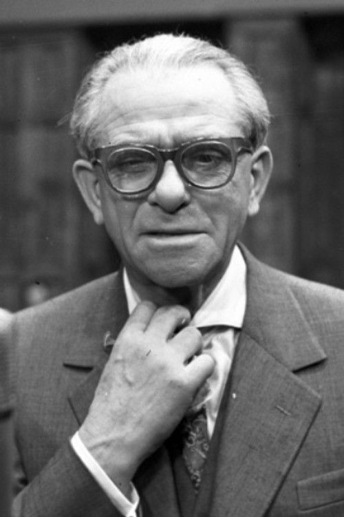 Henryk Nysenzweig as Henryk Tenenbaum