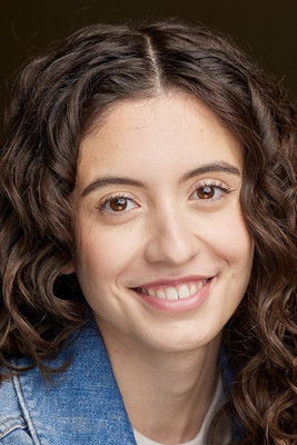 Olivia Presti as Steffi