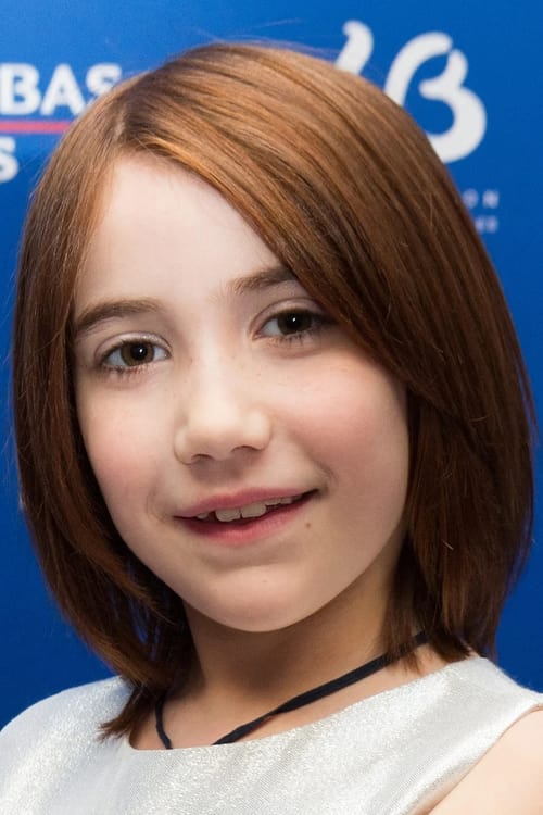 Lena Girard Voss as Clémence