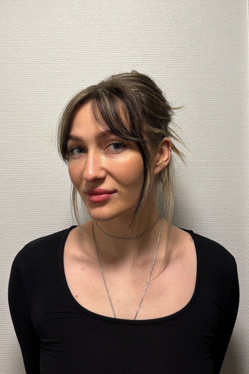 Alva Lange-Nielsen as Pia