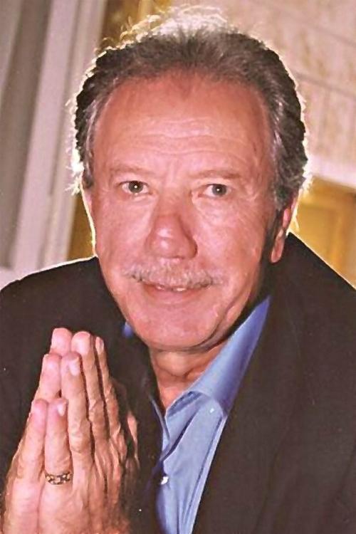 Fouad Sharaf El Din as الجنرال آدم فرانك