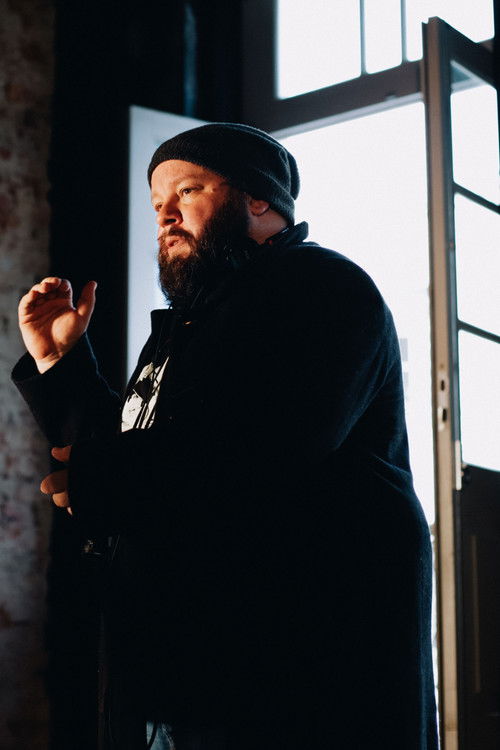 Tiago Lipka as Voice over