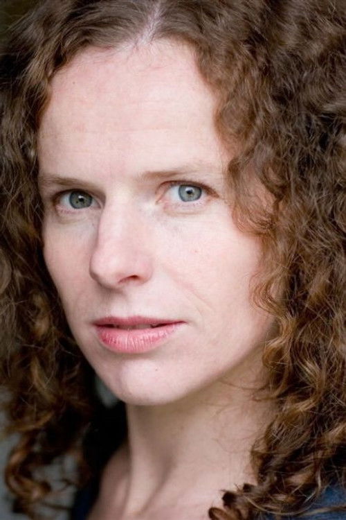 Astrid Adverbe as Carole