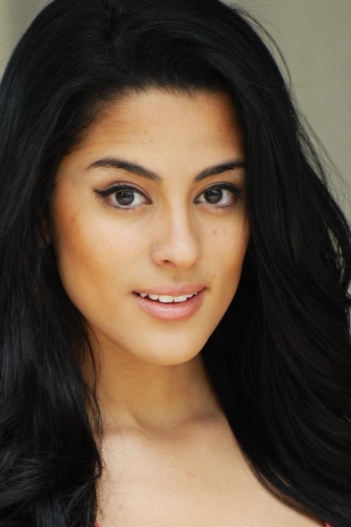 Carmela Zumbado as Daphne