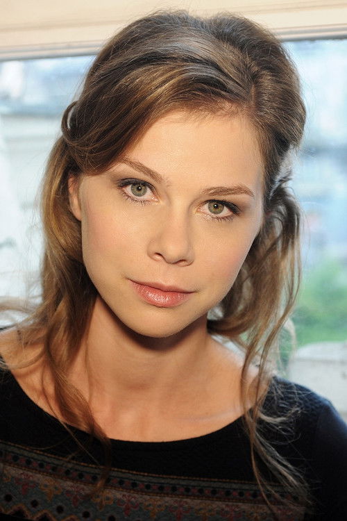 Teréz Vass as Alina