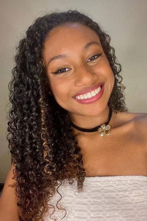 Samara Centeno as Joana