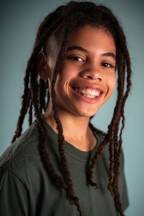 Noah Moi as Gabriel (Young)