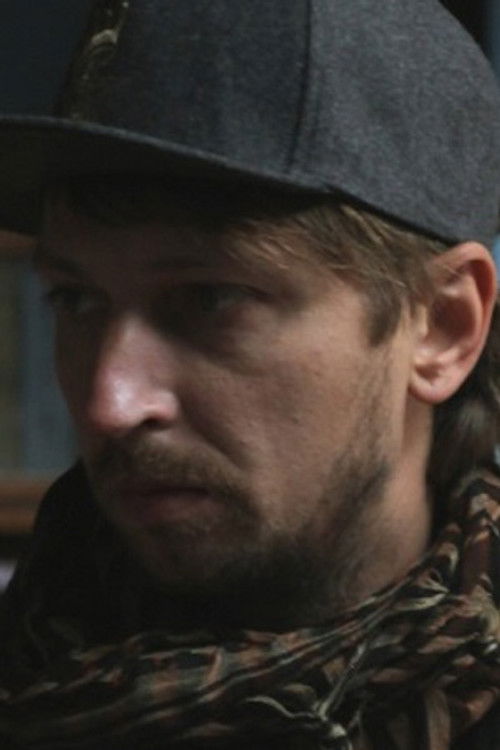 Artem Kuzmin as Курьер